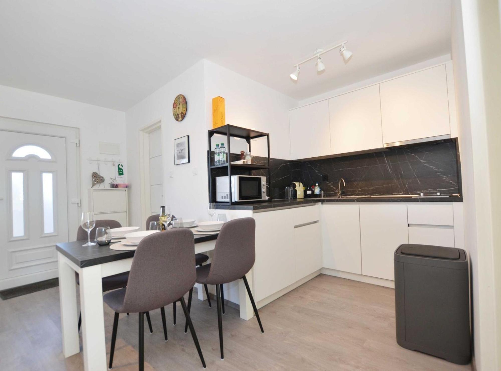 Tranquil And Bright With Loggia Apartman *