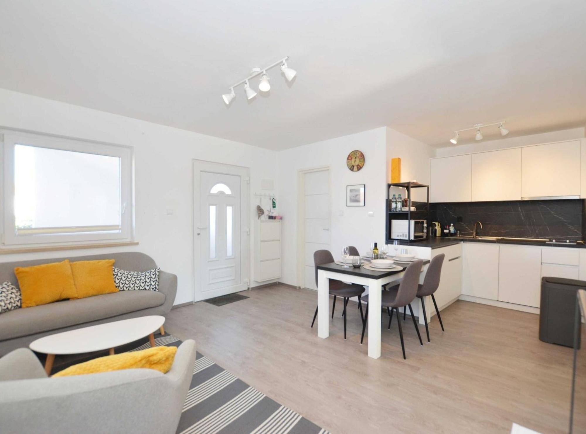 Tranquil And Bright With Loggia Appartement Rovinj