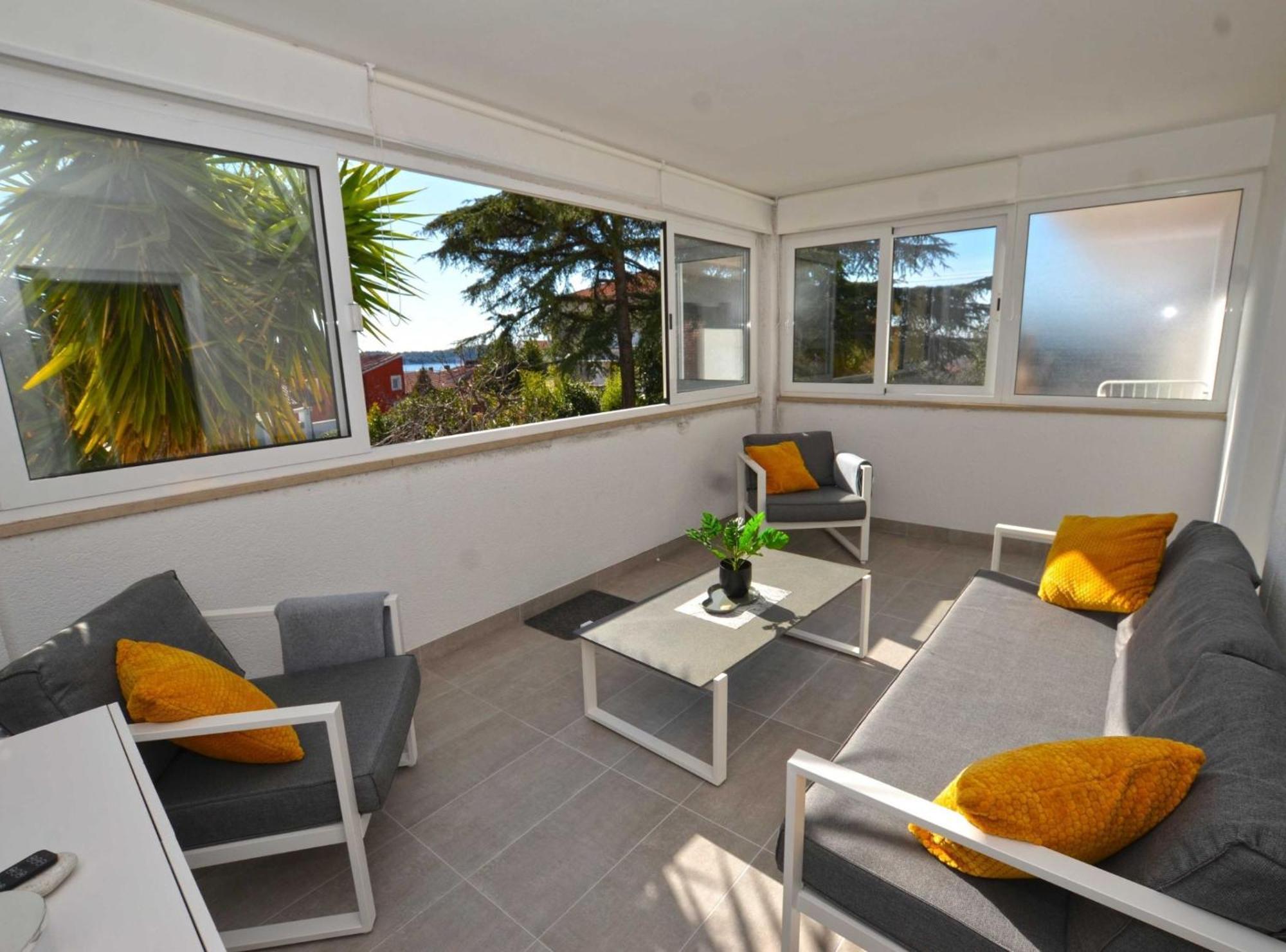 Tranquil And Bright With Loggia